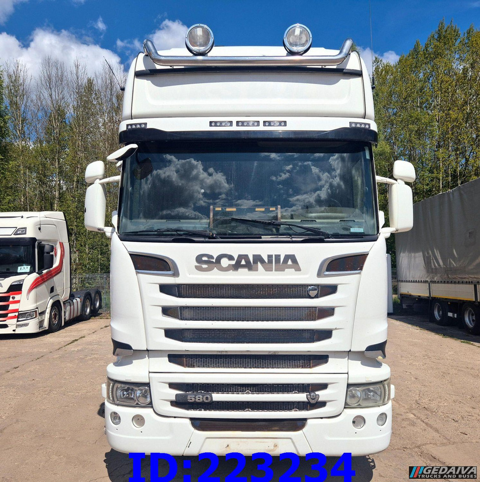 SCANIA R580 8X2 - Steering axle - Euro6 - Cab chassis truck: picture 2 SCANIA R580 8X2 - Steering axle - Euro6 - Cab chassis truck: picture 2