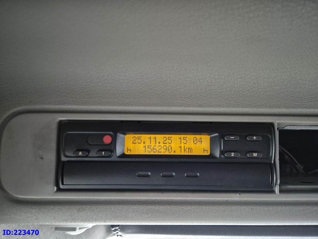 Cab chassis truck VOLVO FH12 420HP 6x2: picture 17 Cab chassis truck VOLVO FH12 420HP 6x2: picture 17