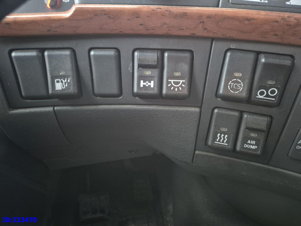 Cab chassis truck VOLVO FH12 420HP 6x2: picture 15 Cab chassis truck VOLVO FH12 420HP 6x2: picture 15