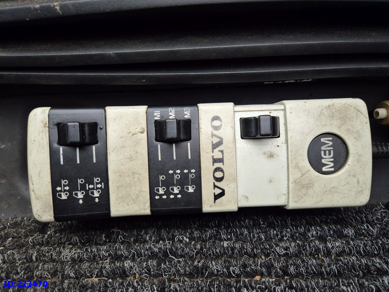 Cab chassis truck VOLVO FH12 420HP 6x2: picture 10 Cab chassis truck VOLVO FH12 420HP 6x2: picture 10