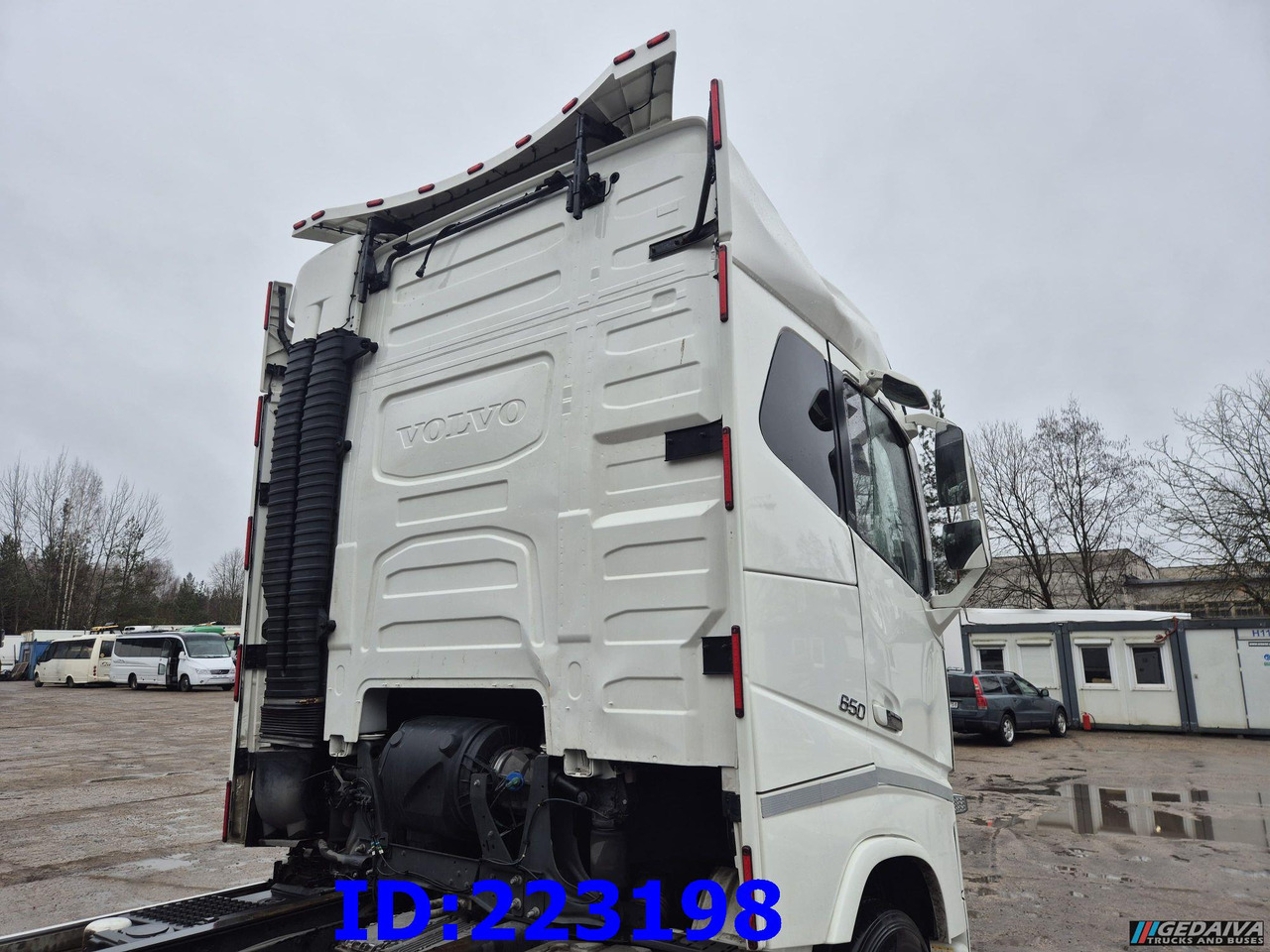 VOLVO FH16 650HP 8X4 (Steering axle) - Cab chassis truck: picture 5 VOLVO FH16 650HP 8X4 (Steering axle) - Cab chassis truck: picture 5