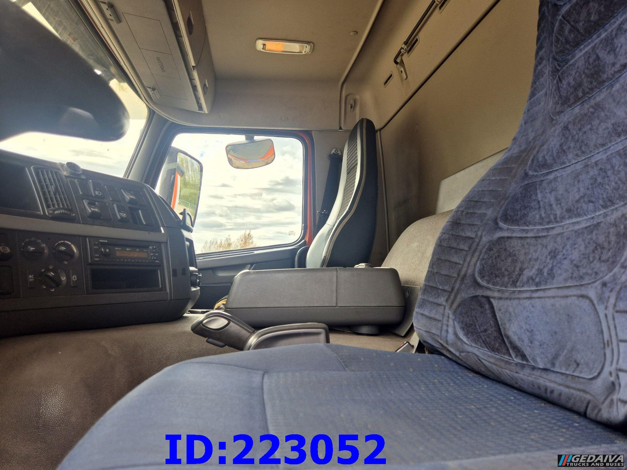Box truck VOLVO FM11 450HP 6x2 Euro5: picture 10