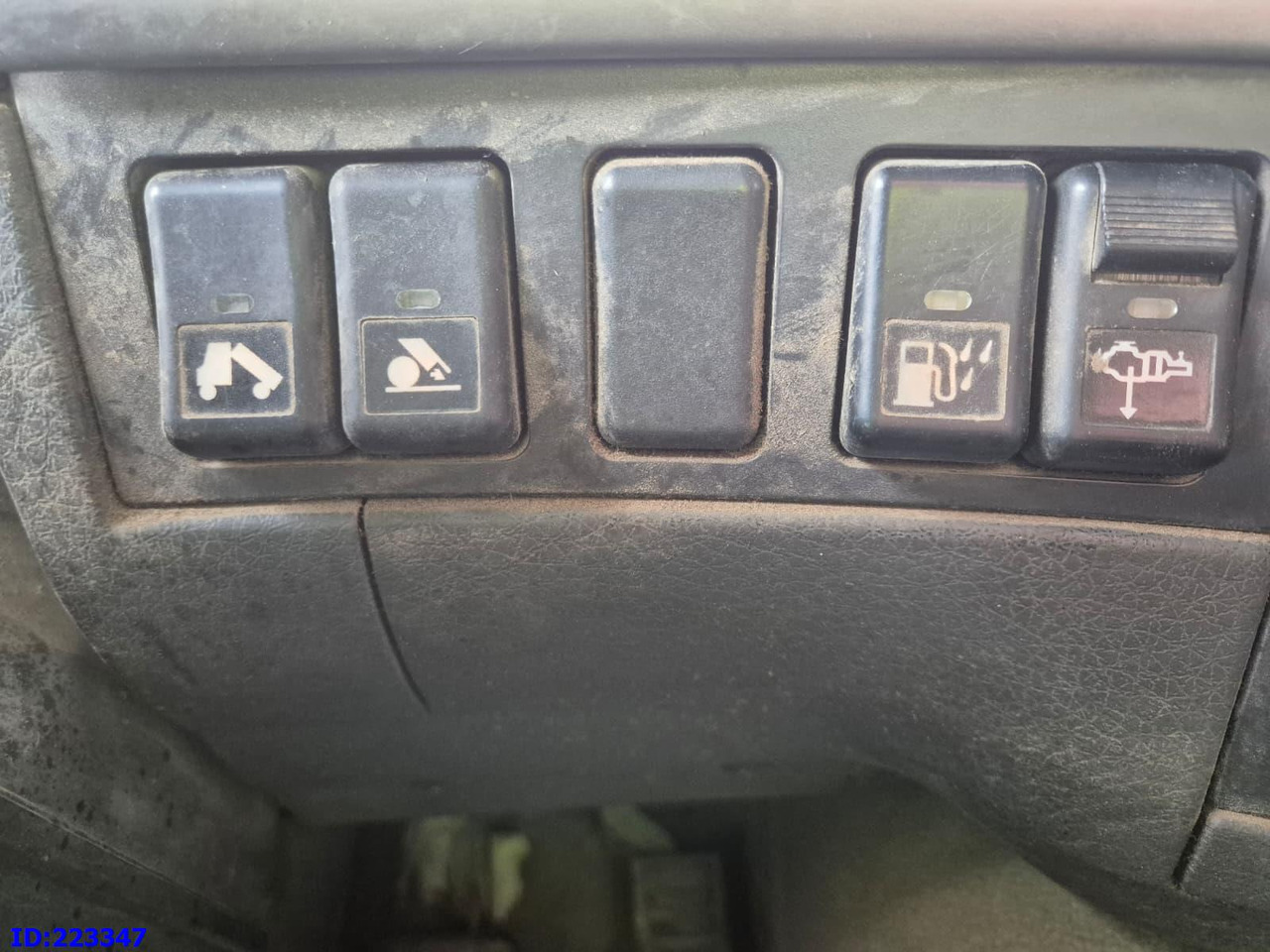 Tipper VOLVO FM12 420HP 8X4 Manual: picture 13