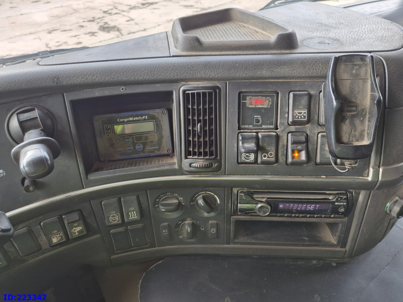 Tipper VOLVO FM12 420HP 8X4 Manual: picture 16