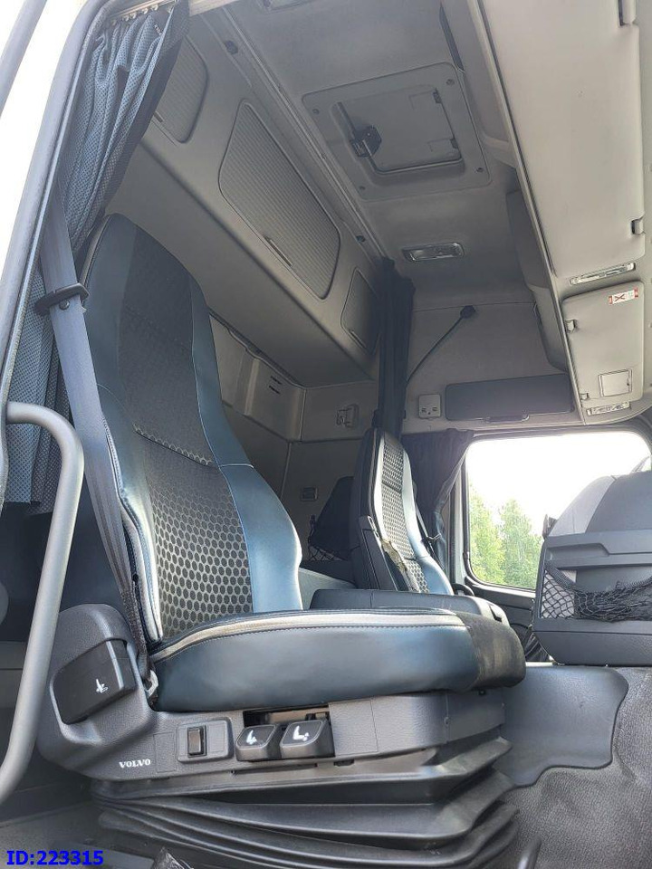 Cab chassis truck VOLVO FM13 500HP 6x2 Euro5: picture 13 Cab chassis truck VOLVO FM13 500HP 6x2 Euro5: picture 13