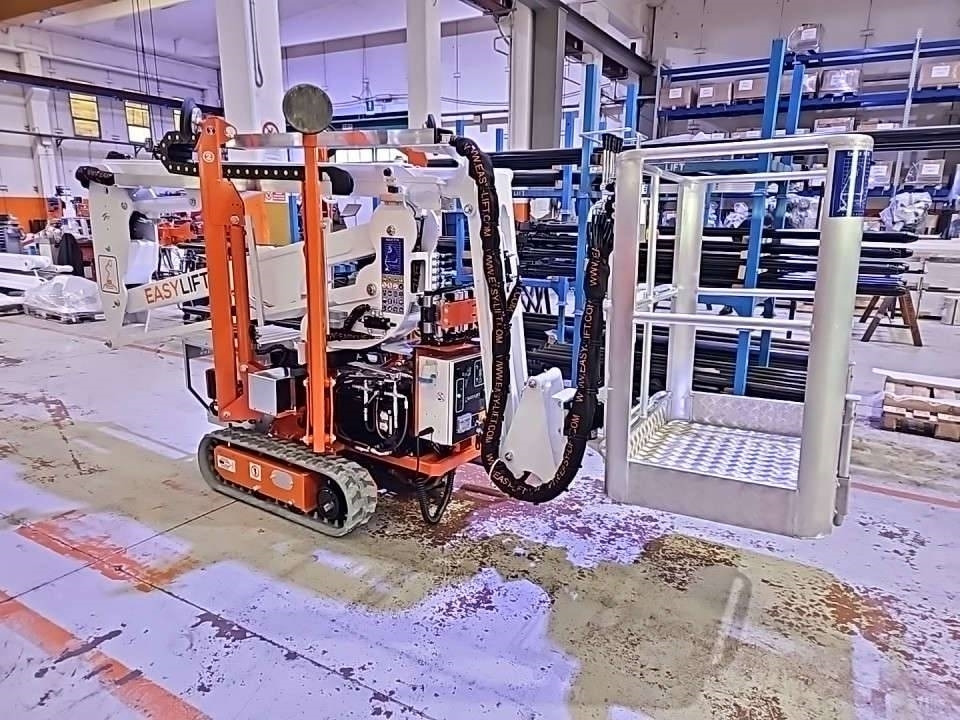 EasyLift R130 - Articulated boom: picture 1 EasyLift R130 - Articulated boom: picture 1