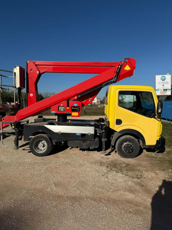 - Truck with aerial platform: picture 1 - Truck with aerial platform: picture 1