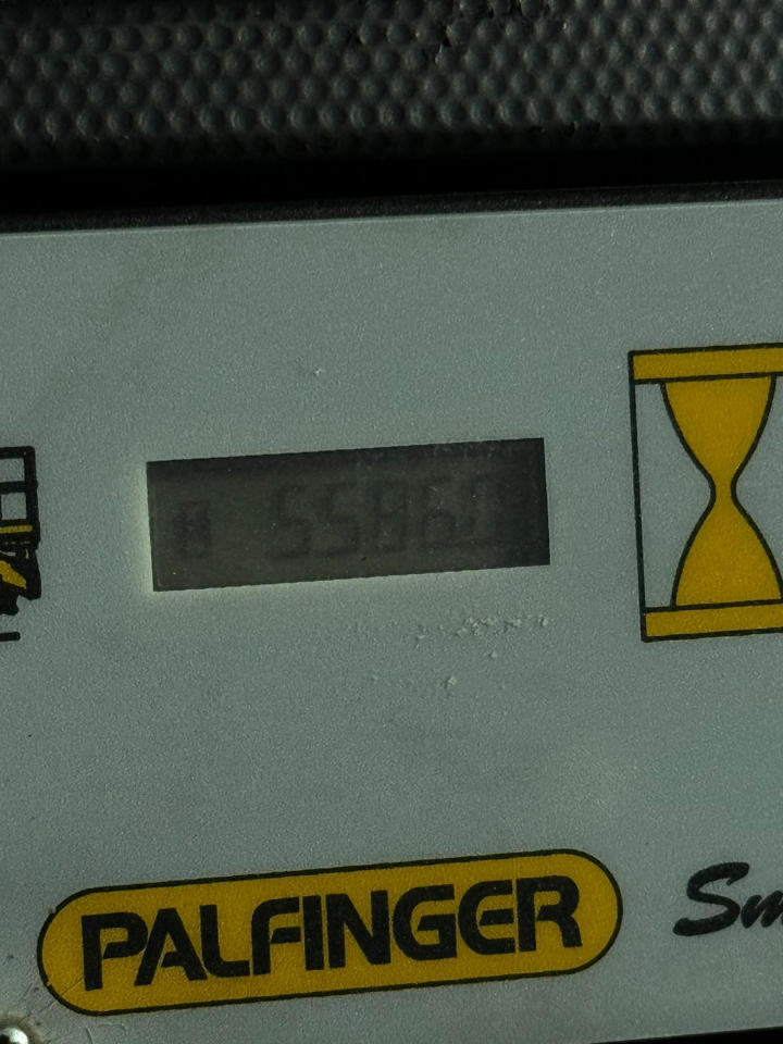 - Truck with aerial platform: picture 5 - Truck with aerial platform: picture 5