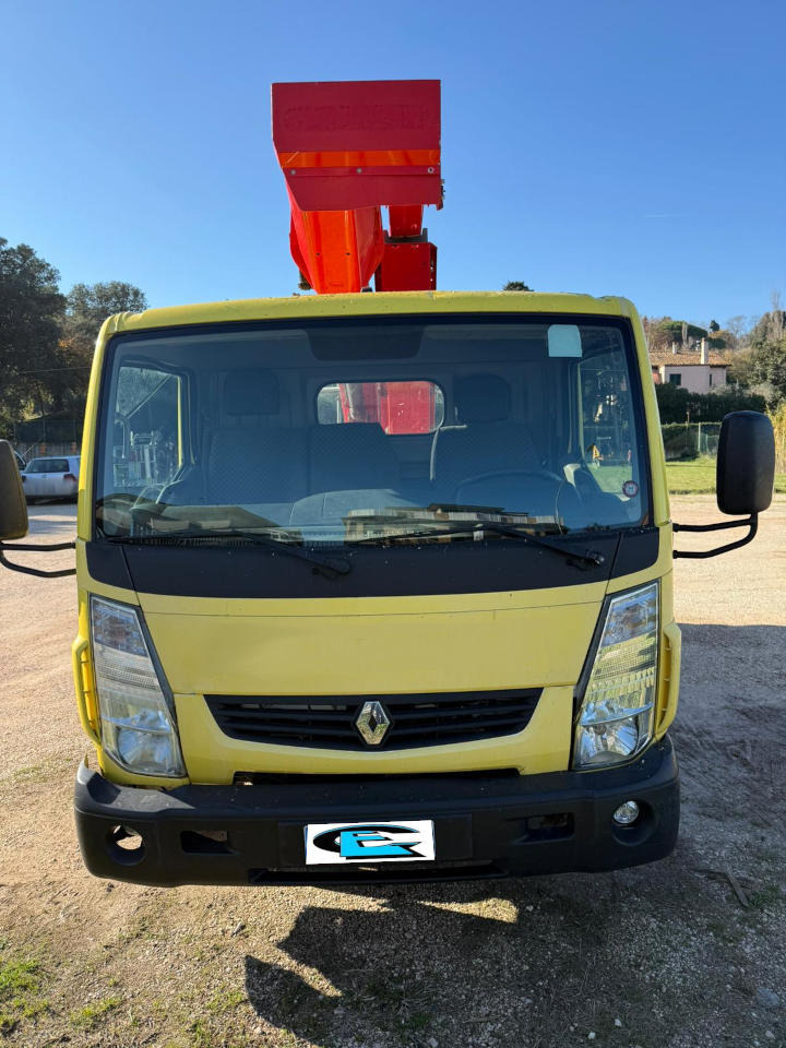 - Truck with aerial platform: picture 2 - Truck with aerial platform: picture 2