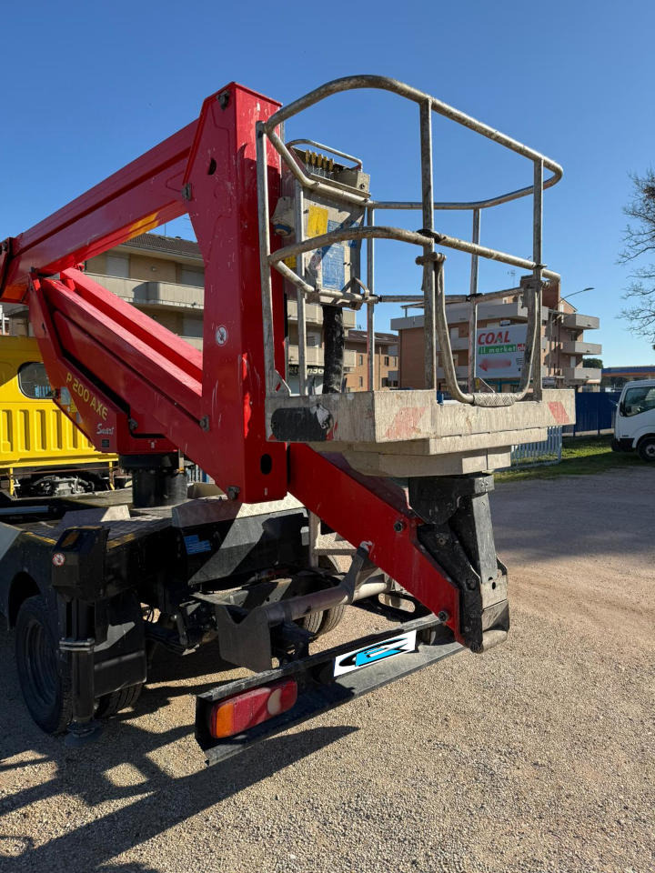 - Truck with aerial platform: picture 3 - Truck with aerial platform: picture 3