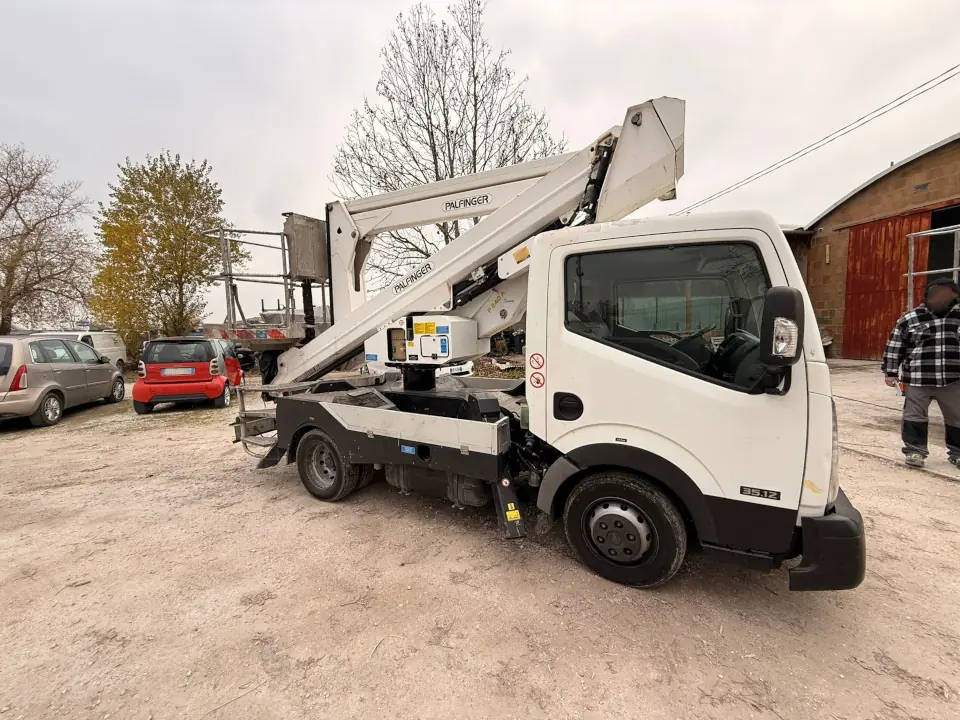 PALFINGER P 240 A - Truck with aerial platform: picture 1 PALFINGER P 240 A - Truck with aerial platform: picture 1