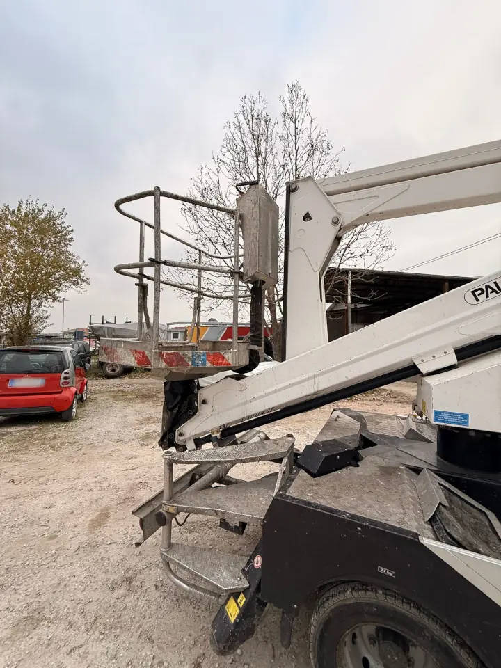 PALFINGER P 240 A - Truck with aerial platform: picture 2 PALFINGER P 240 A - Truck with aerial platform: picture 2