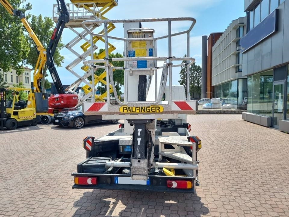 Palfinger P 240 AXE - Truck with aerial platform: picture 4 Palfinger P 240 AXE - Truck with aerial platform: picture 4