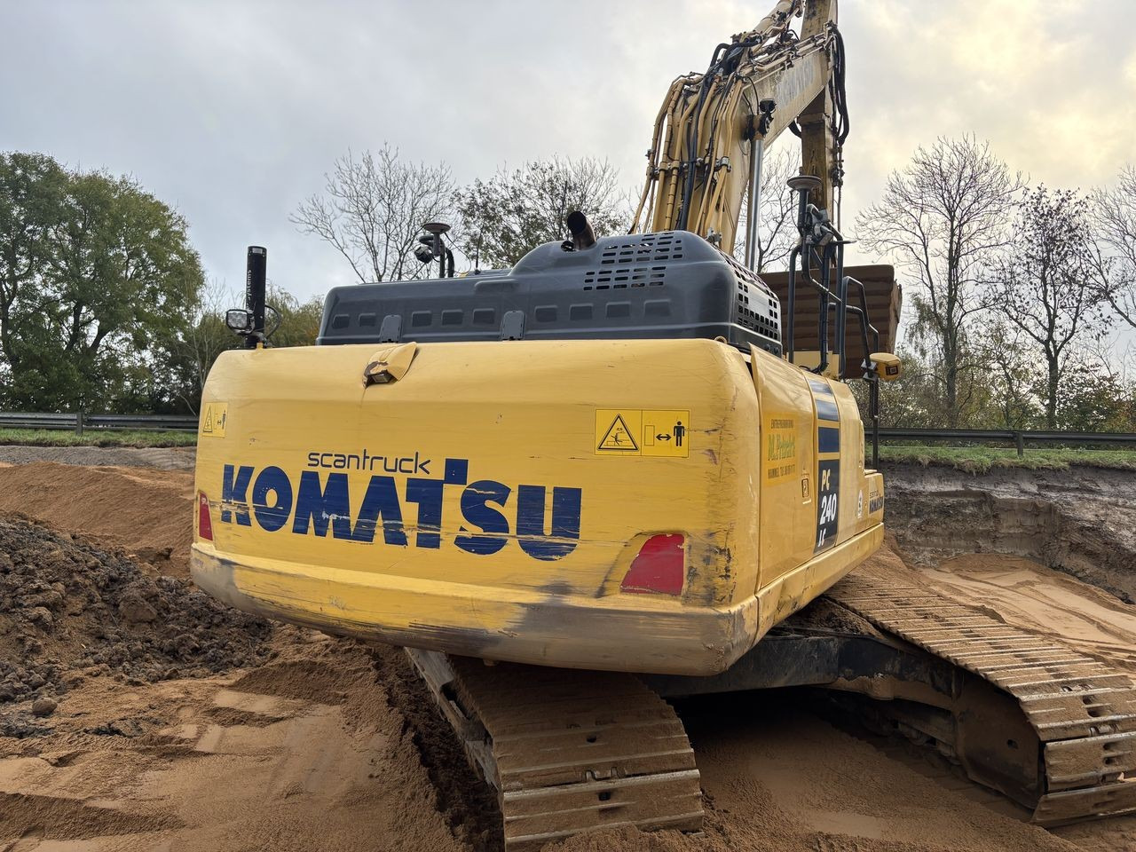 Komatsu PC240LC-11 - Crawler excavator: picture 2 Komatsu PC240LC-11 - Crawler excavator: picture 2