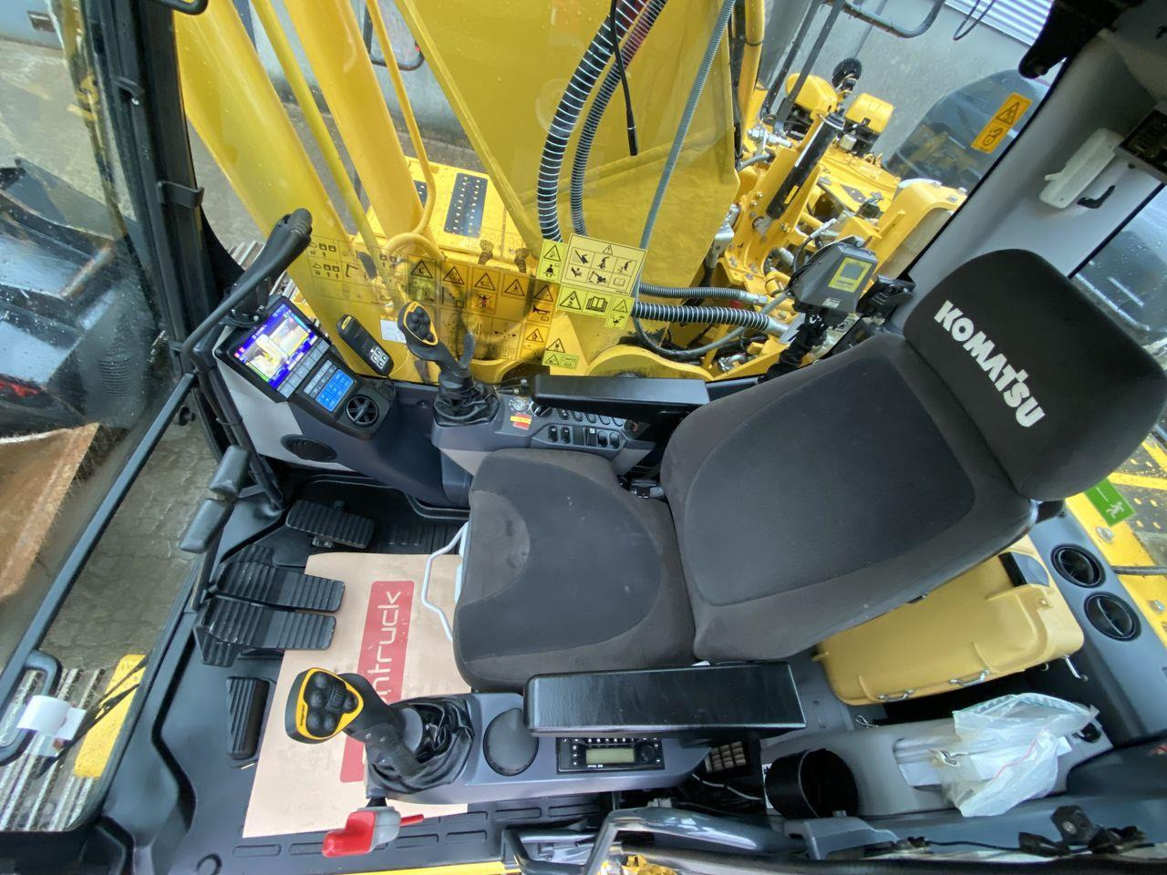 Komatsu PC240LC-11EO - Crawler excavator: picture 3 Komatsu PC240LC-11EO - Crawler excavator: picture 3