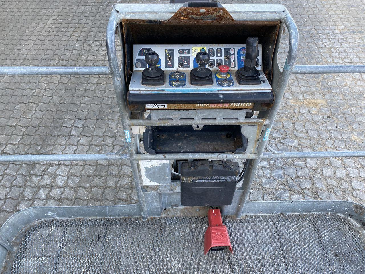 Manitou 200ATJ RC - Articulated boom: picture 3 Manitou 200ATJ RC - Articulated boom: picture 3