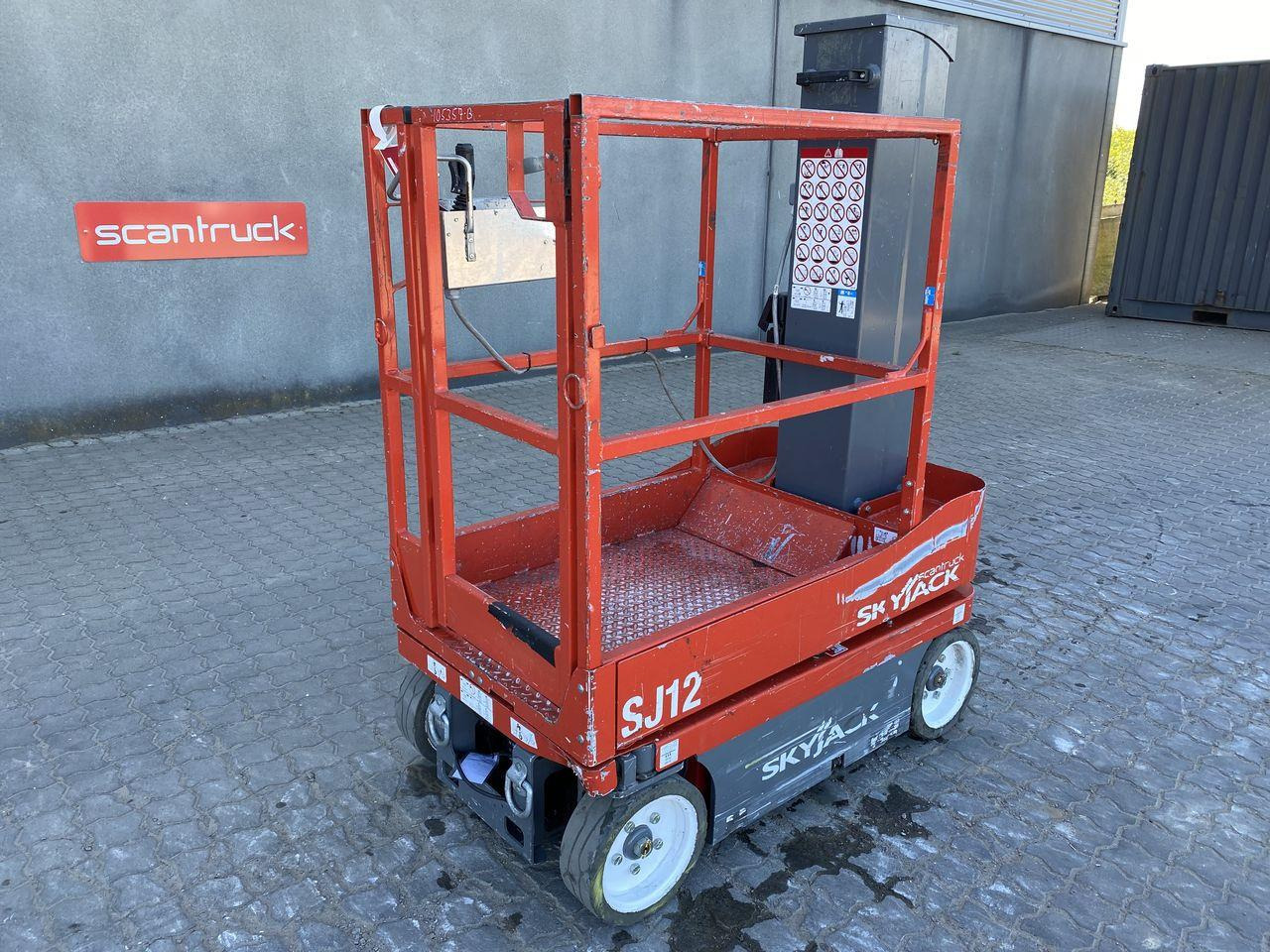 Vertical mast lift Skyjack SJ12: picture 1