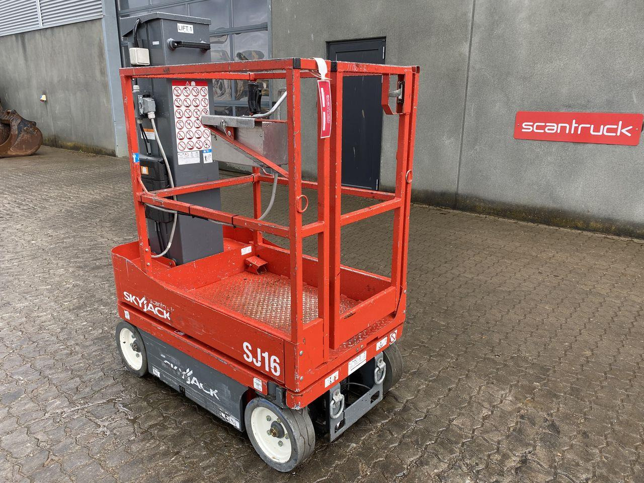 Skyjack SJ16 - Vertical mast lift: picture 2 Skyjack SJ16 - Vertical mast lift: picture 2