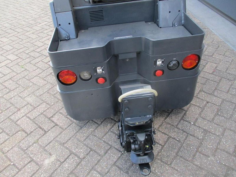 Linde P 60 - Tow tractor: picture 5 Linde P 60 - Tow tractor: picture 5