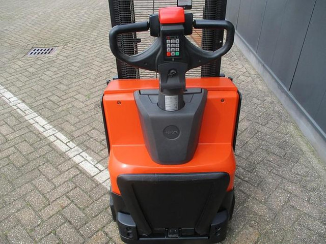 Toyota SWE 120 - Stacker: picture 3 Toyota SWE 120 - Stacker: picture 3