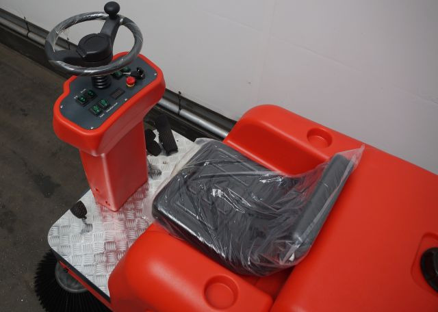 EP T1260 - Industrial sweeper: picture 3 EP T1260 - Industrial sweeper: picture 3