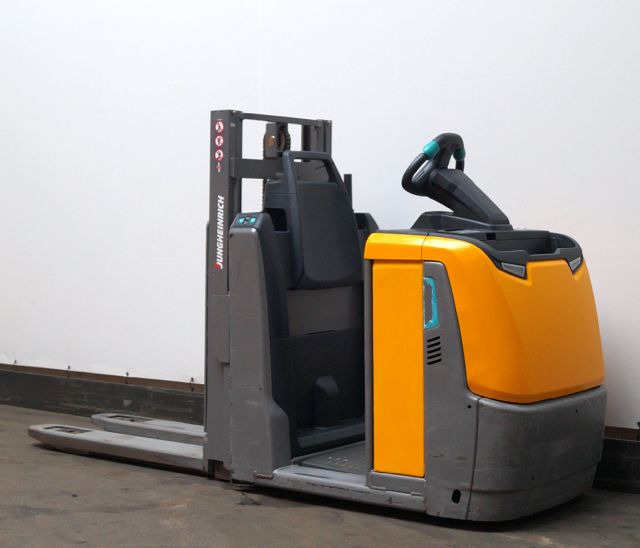 Jungheinrich ECD320 - Order picker: picture 2 Jungheinrich ECD320 - Order picker: picture 2