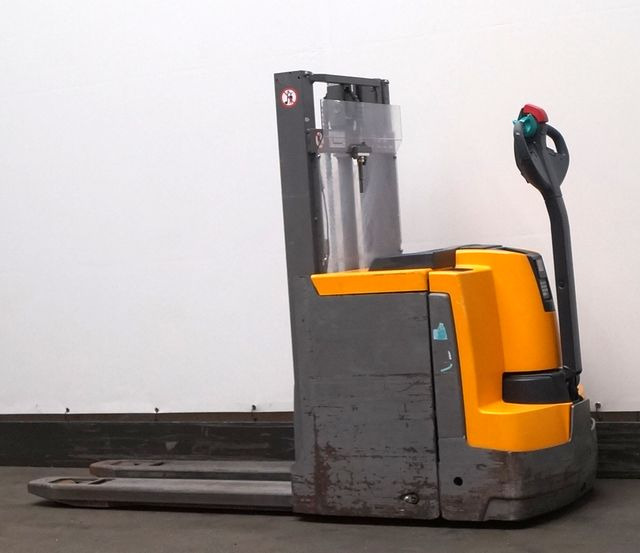 Jungheinrich EJD220 - Stacker: picture 2 Jungheinrich EJD220 - Stacker: picture 2