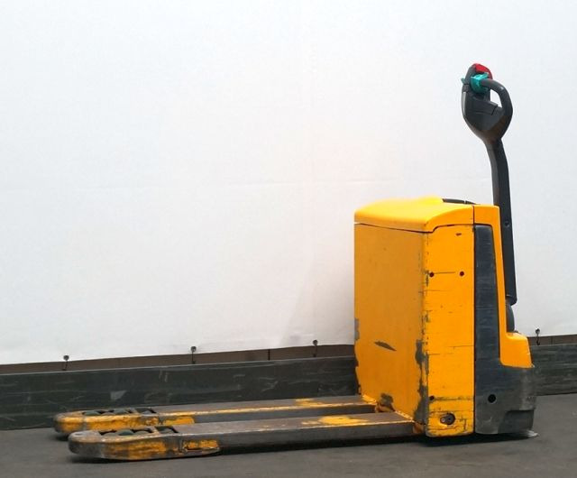 Pallet truck Jungheinrich EJE116: picture 1