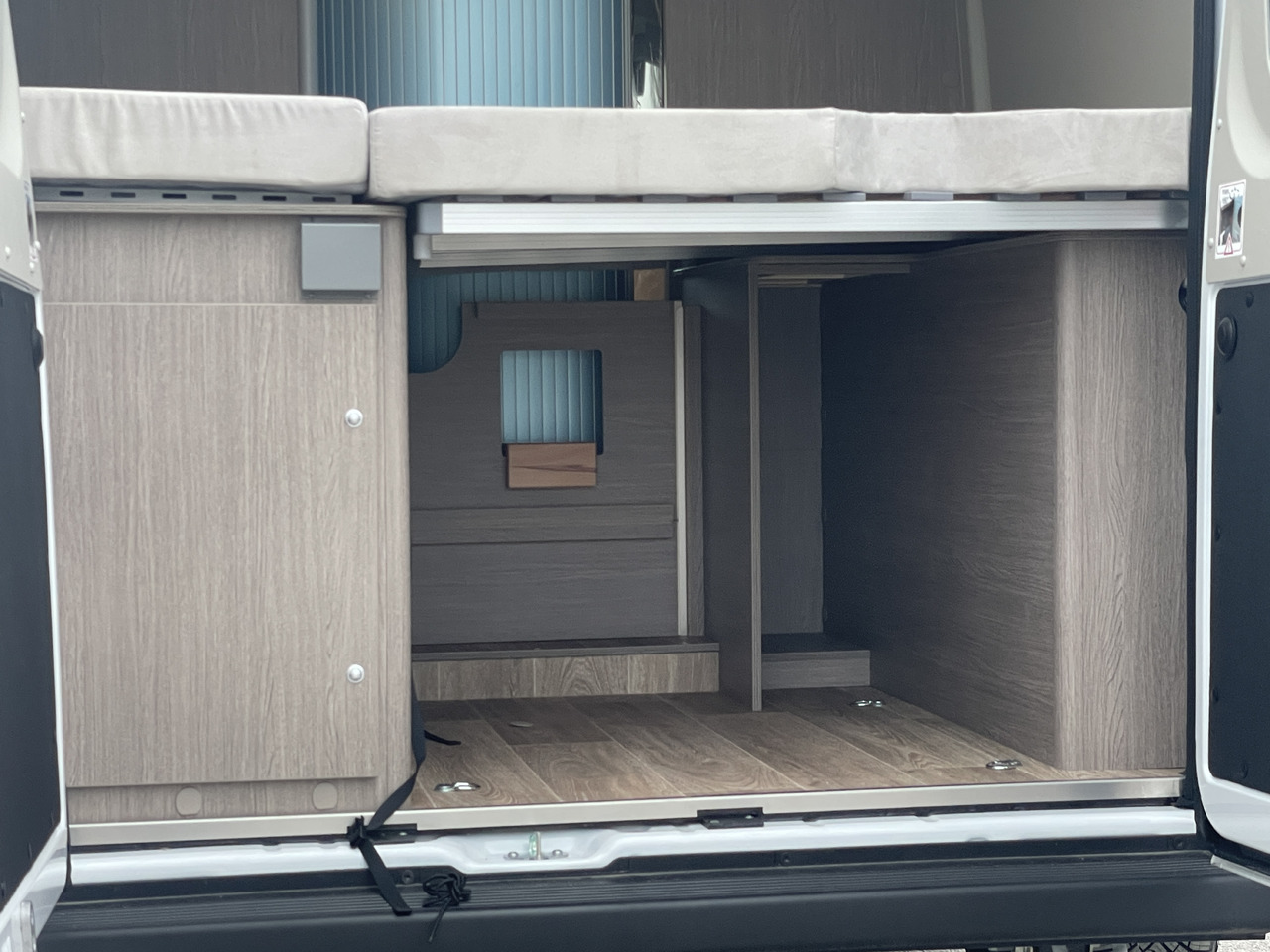 PÖSSL 2WIN R PLUS BODYKIT *EINZELSTÜCK* - Camper van: picture 5 PÖSSL 2WIN R PLUS BODYKIT *EINZELSTÜCK* - Camper van: picture 5