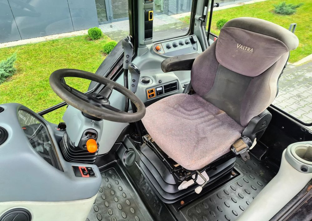 Farm tractor Valtra A93: picture 6