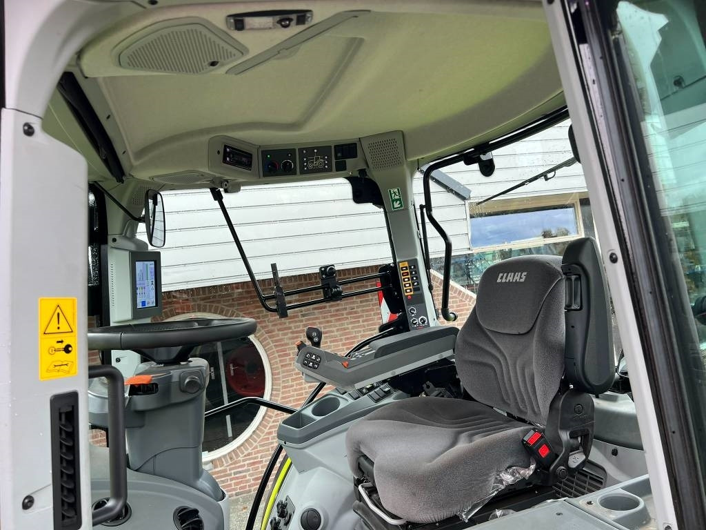 Farm tractor Claas Arion 630 CIS+ CMATIC: picture 11 Farm tractor Claas Arion 630 CIS+ CMATIC: picture 11