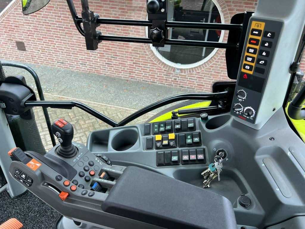 Farm tractor Claas Arion 630 CIS+ CMATIC: picture 12 Farm tractor Claas Arion 630 CIS+ CMATIC: picture 12