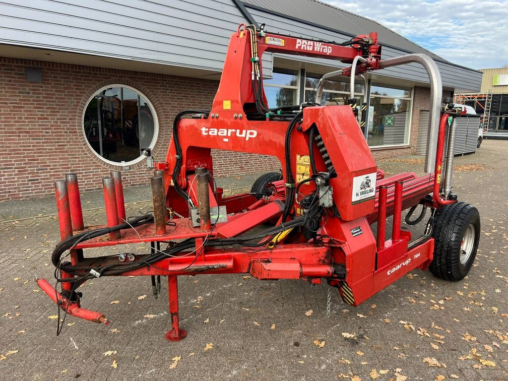 Kverneland Taarup 7664 - Bale wrapper: picture 1 Kverneland Taarup 7664 - Bale wrapper: picture 1