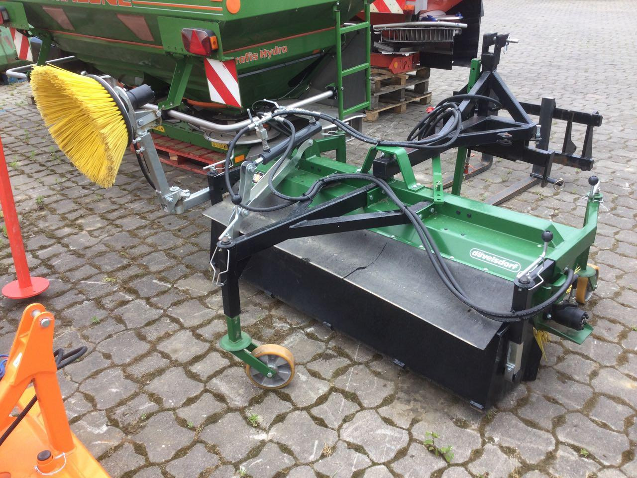 Düvelsdorf Stratos 1,70 mtr. - Broom for Utility/ Special vehicle: picture 2 Düvelsdorf Stratos 1,70 mtr. - Broom for Utility/ Special vehicle: picture 2