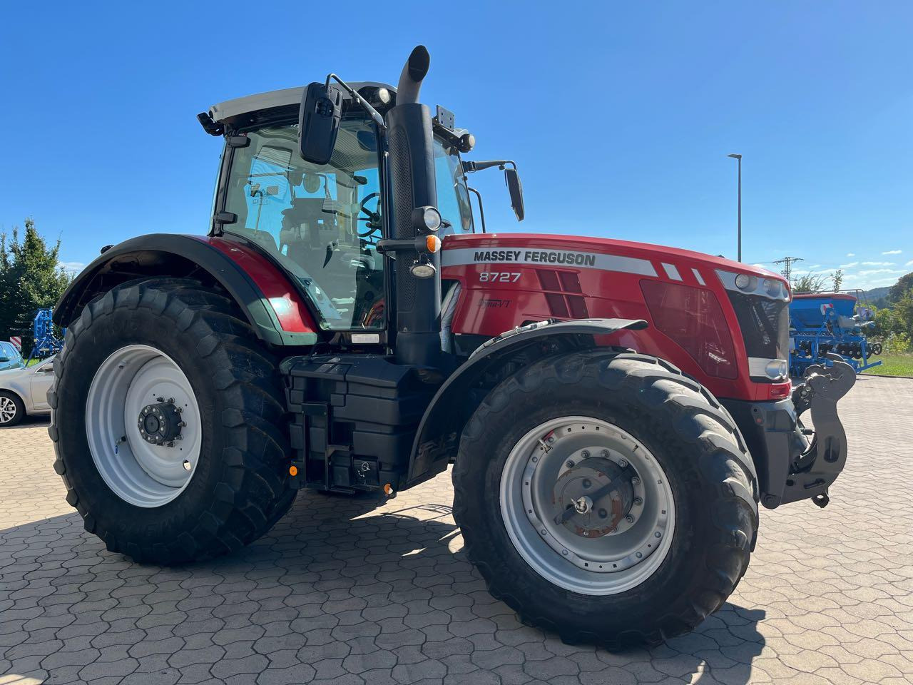 Massey Ferguson 8727 Dyna VT - Farm tractor: picture 2 Massey Ferguson 8727 Dyna VT - Farm tractor: picture 2