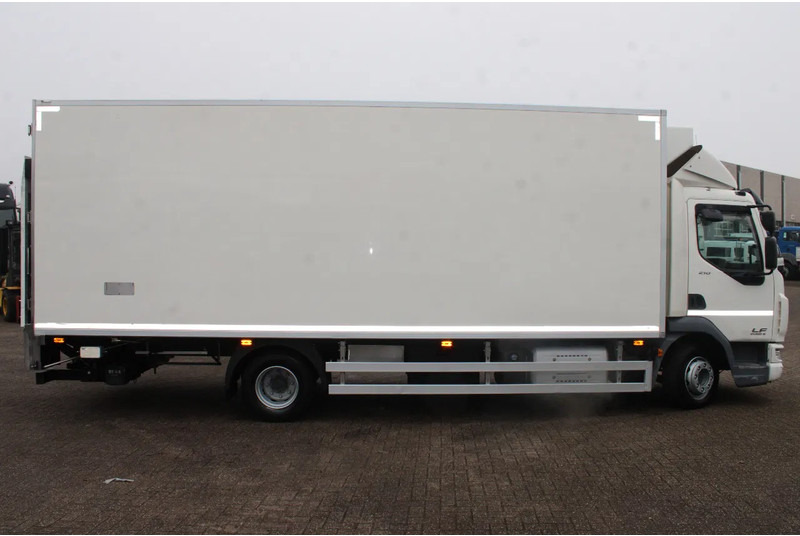 DAF LF 210 + EURO 6 + LIFT - Refrigerator truck: picture 2 DAF LF 210 + EURO 6 + LIFT - Refrigerator truck: picture 2