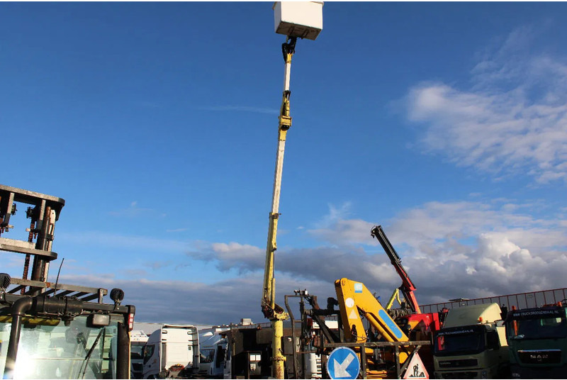 Crane truck MAN 14.224 + EURO 2 + PTO + EFFER 95 / 2S + 11.5meter platform: picture 12 Crane truck MAN 14.224 + EURO 2 + PTO + EFFER 95 / 2S + 11.5meter platform: picture 12