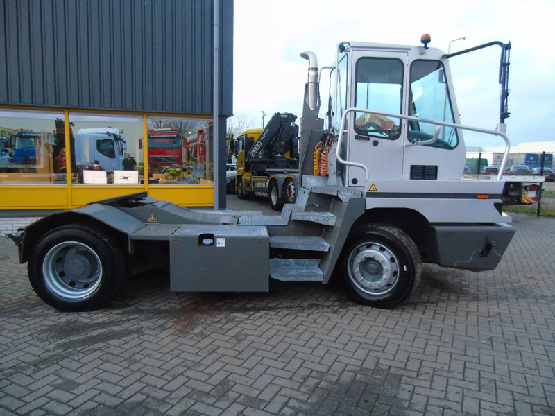 Terberg YT 182 fully funtion + perfect - Terminal tractor: picture 2 Terberg YT 182 fully funtion + perfect - Terminal tractor: picture 2