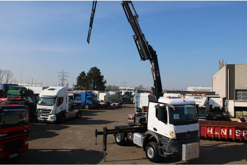 Mercedes-Benz Arocs 2051 + 4X4 + HIAB 302 E6 / JIB 70 X 4 + 10 EXTENTSIONS / NEW!! - Tractor truck: picture 3 Mercedes-Benz Arocs 2051 + 4X4 + HIAB 302 E6 / JIB 70 X 4 + 10 EXTENTSIONS / NEW!! - Tractor truck: picture 3
