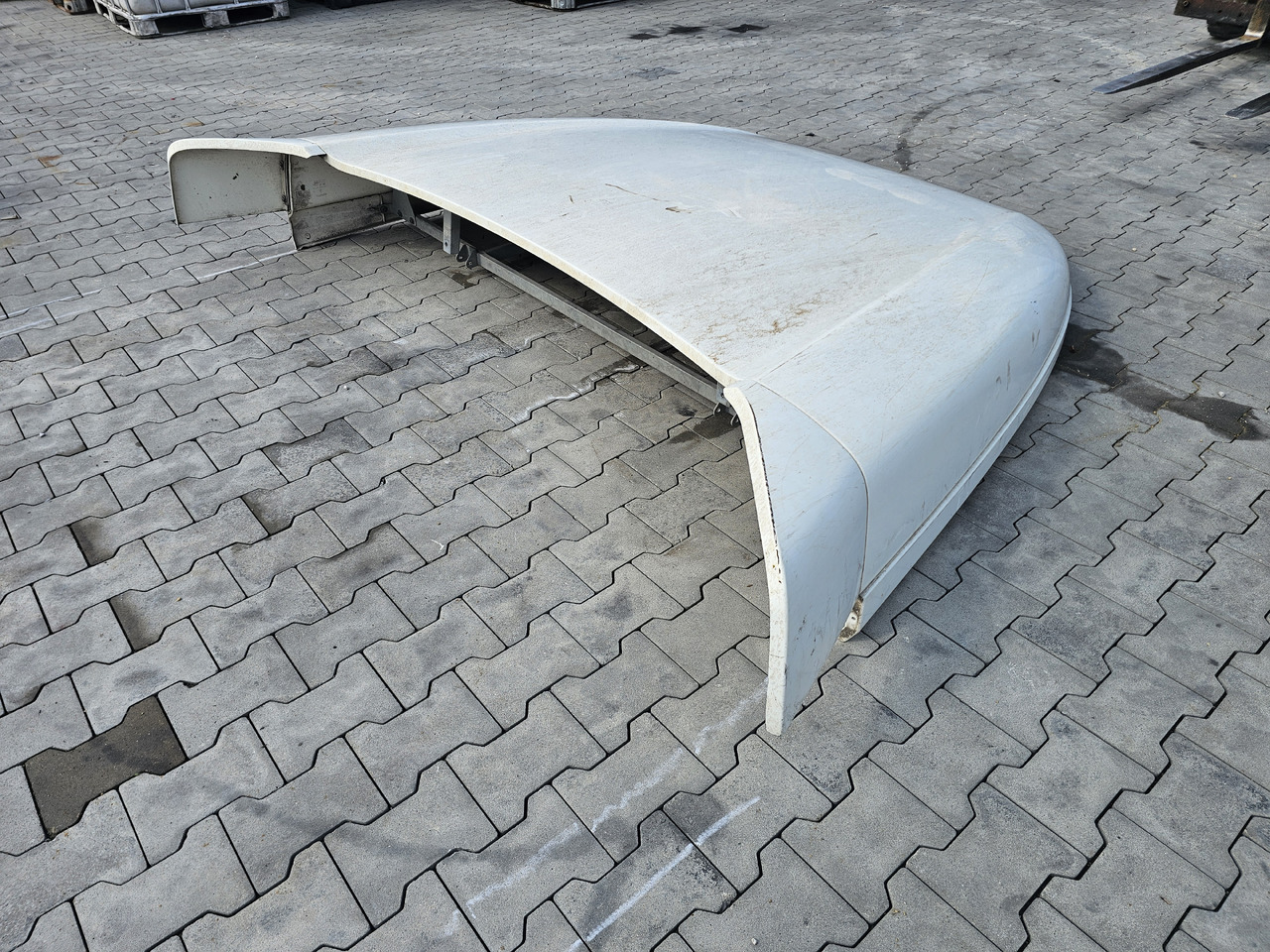 DAF XF105 SPACE CAB / ROOF SPOILER - Aerodynamics/ Spoiler: picture 3 DAF XF105 SPACE CAB / ROOF SPOILER - Aerodynamics/ Spoiler: picture 3