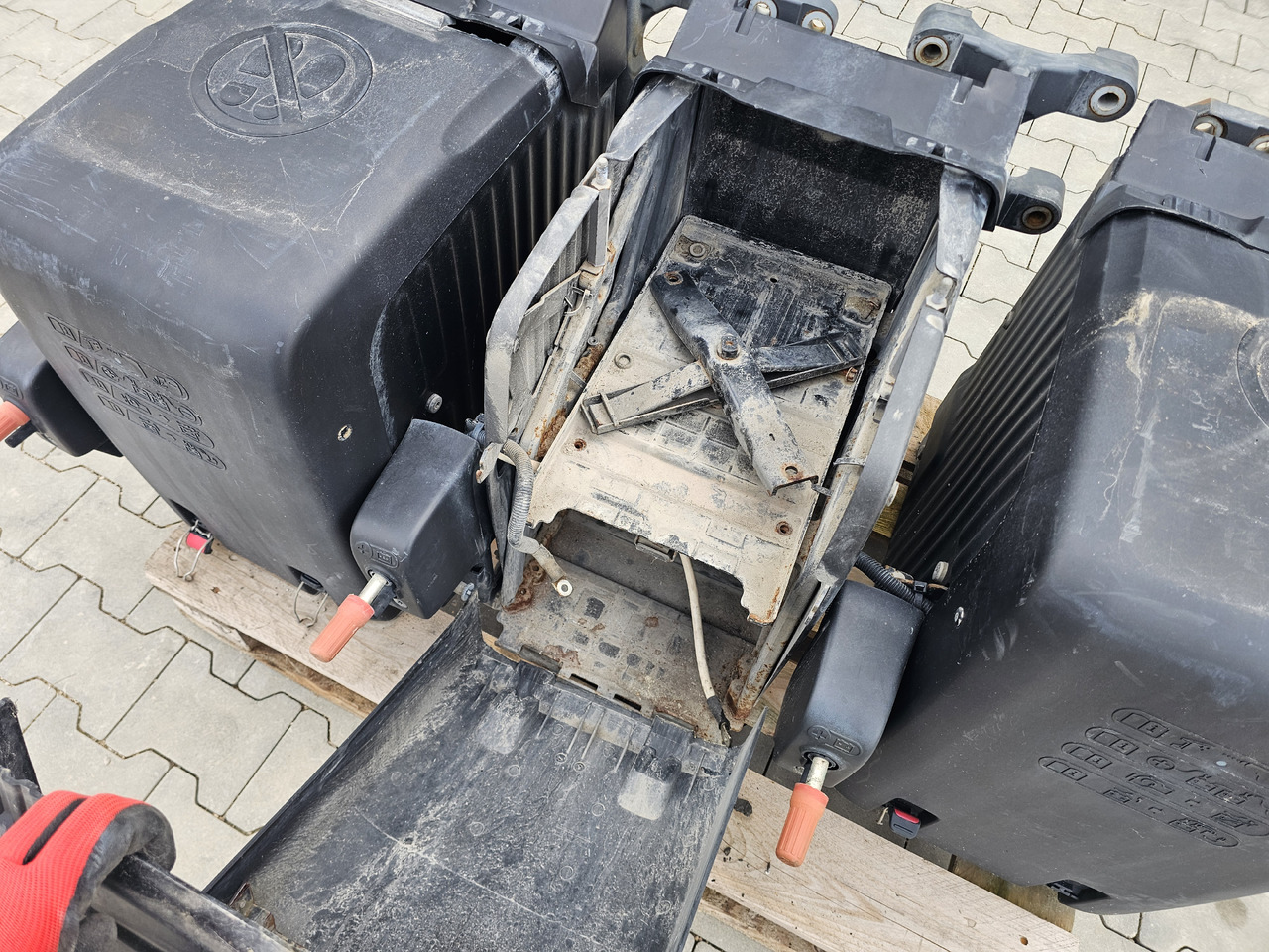 DAF XF106 EURO 6 / VERTICAL BATTERY BOX - Battery: picture 4 DAF XF106 EURO 6 / VERTICAL BATTERY BOX - Battery: picture 4