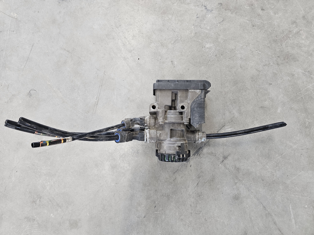 VOLVO FH4 FM4 EURO 6 / EBS VALVE FRONT / 22225550 - Brake valve: picture 2 VOLVO FH4 FM4 EURO 6 / EBS VALVE FRONT / 22225550 - Brake valve: picture 2