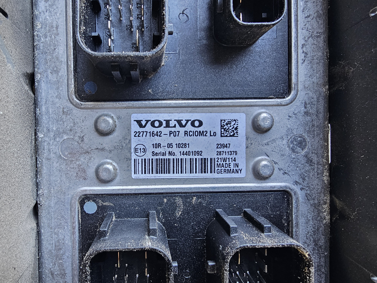 VOLVO FH5 FM5 EURO 6 / RCIOM2 CONTOL UNIT / 22771642 P07 - ECU: picture 3 VOLVO FH5 FM5 EURO 6 / RCIOM2 CONTOL UNIT / 22771642 P07 - ECU: picture 3