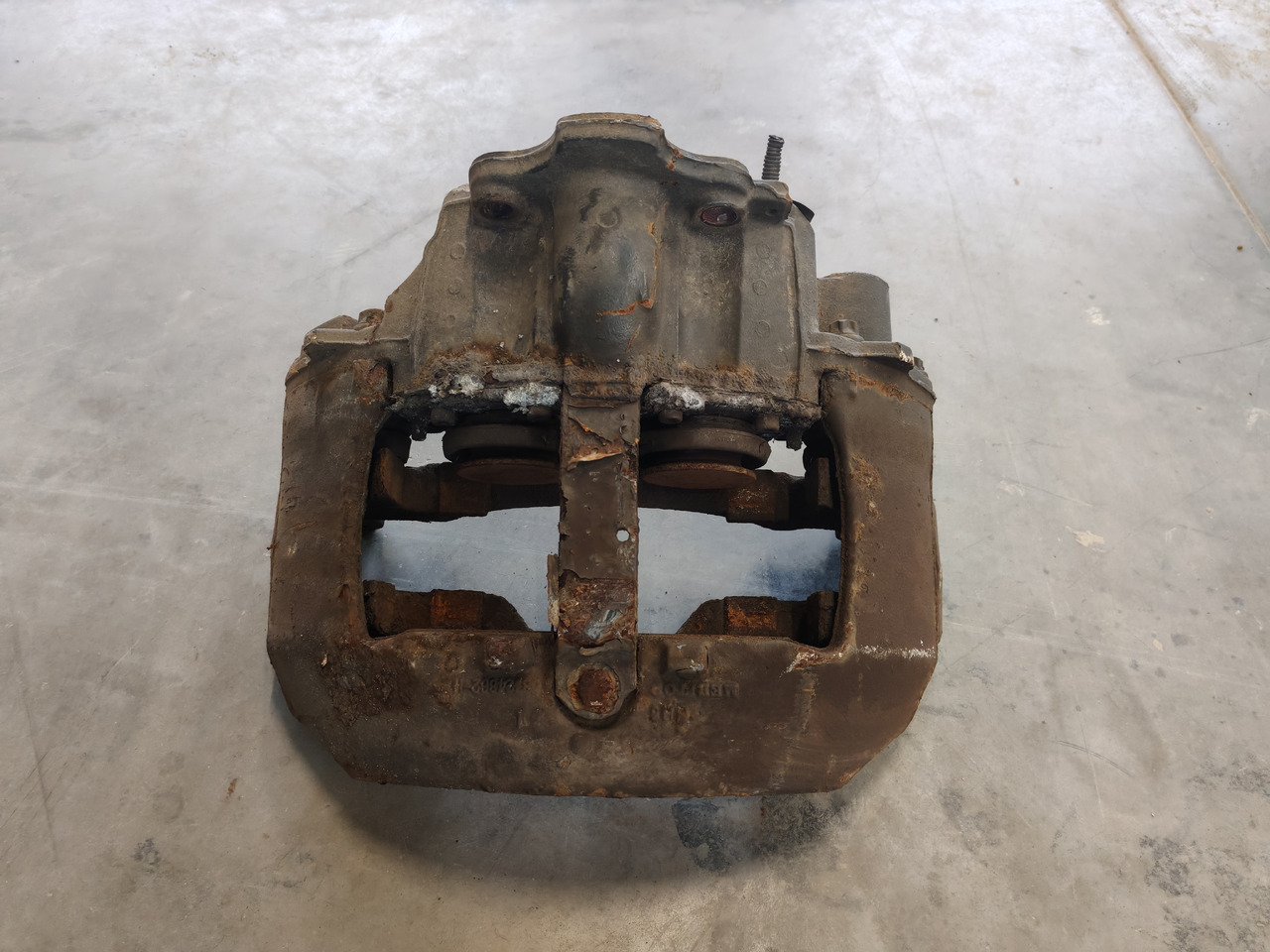 VOLVO RENAULT DXI / MERITOR ELSA 225 / BRAKE CALIPER / LEFT - Brake caliper: picture 2 VOLVO RENAULT DXI / MERITOR ELSA 225 / BRAKE CALIPER / LEFT - Brake caliper: picture 2