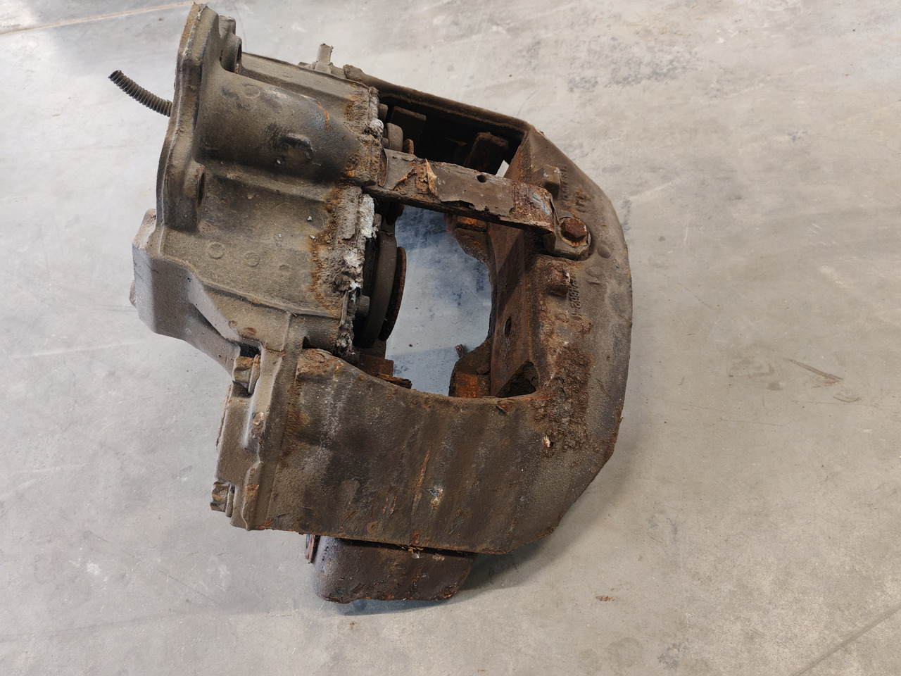 VOLVO RENAULT DXI / MERITOR ELSA 225 / BRAKE CALIPER / LEFT - Brake caliper: picture 5 VOLVO RENAULT DXI / MERITOR ELSA 225 / BRAKE CALIPER / LEFT - Brake caliper: picture 5