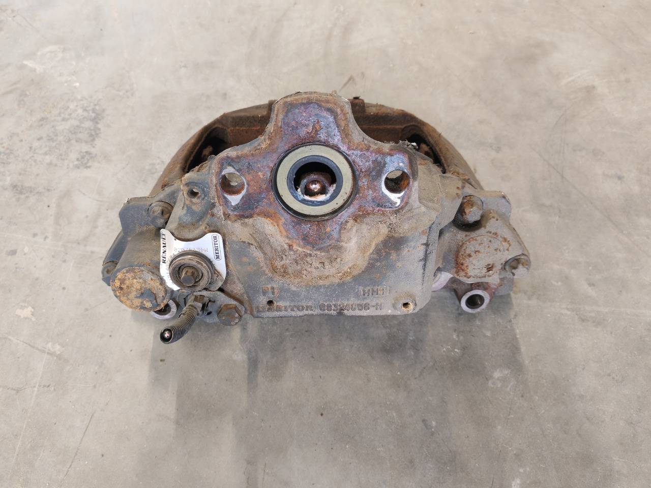 VOLVO RENAULT DXI / MERITOR ELSA 225 / BRAKE CALIPER / LEFT - Brake caliper: picture 4 VOLVO RENAULT DXI / MERITOR ELSA 225 / BRAKE CALIPER / LEFT - Brake caliper: picture 4