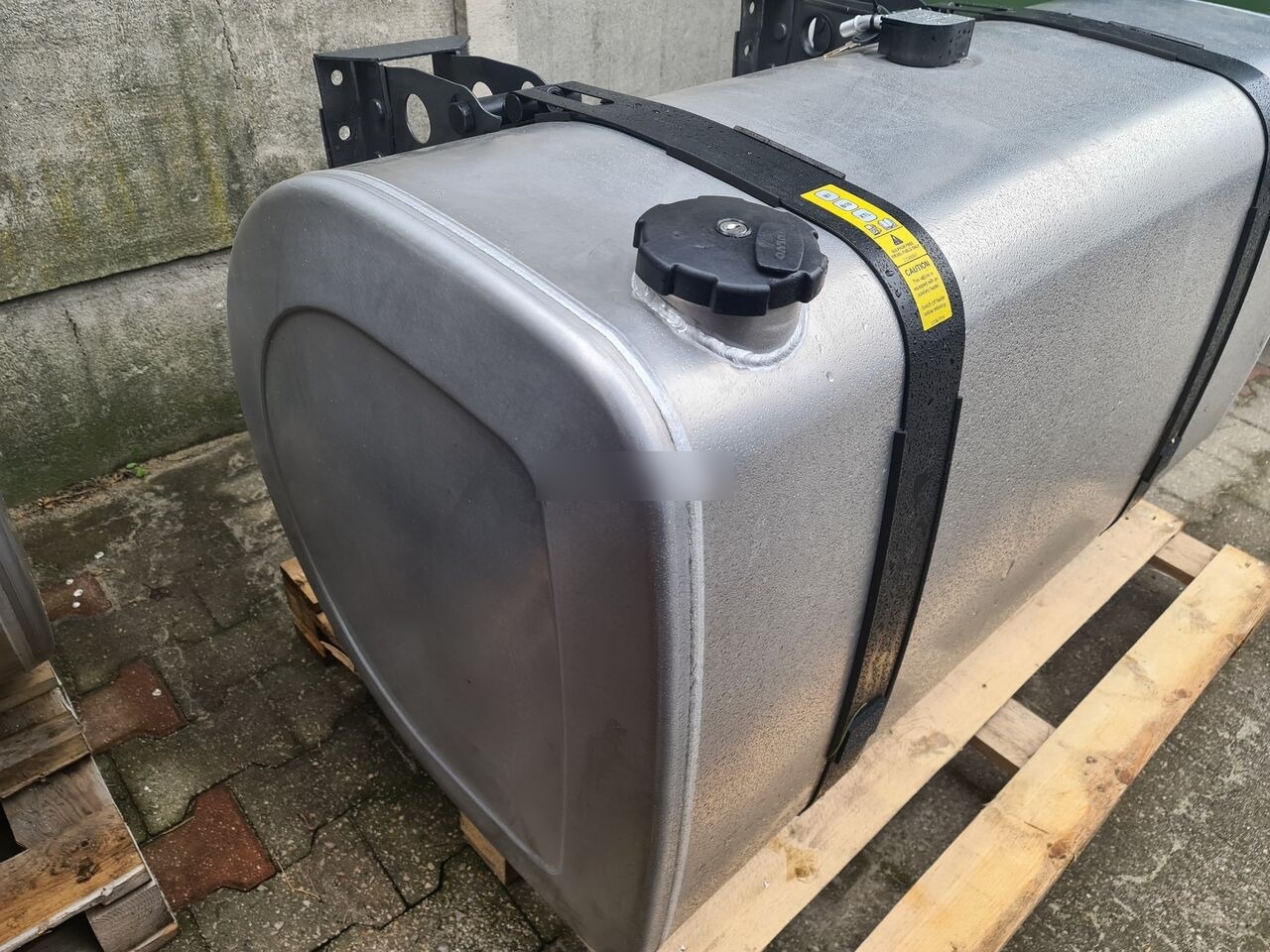 Volvo FH4 FM4 FH FMX Volvo FH FM FH4 FM4 FMX - Fuel tank for Truck: picture 2 Volvo FH4 FM4 FH FMX Volvo FH FM FH4 FM4 FMX - Fuel tank for Truck: picture 2