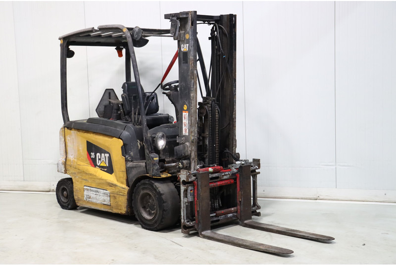 Caterpillar EP35N - Electric forklift: picture 1 Caterpillar EP35N - Electric forklift: picture 1