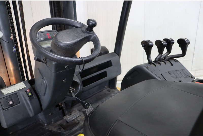 Caterpillar EP50 - Electric forklift: picture 2 Caterpillar EP50 - Electric forklift: picture 2