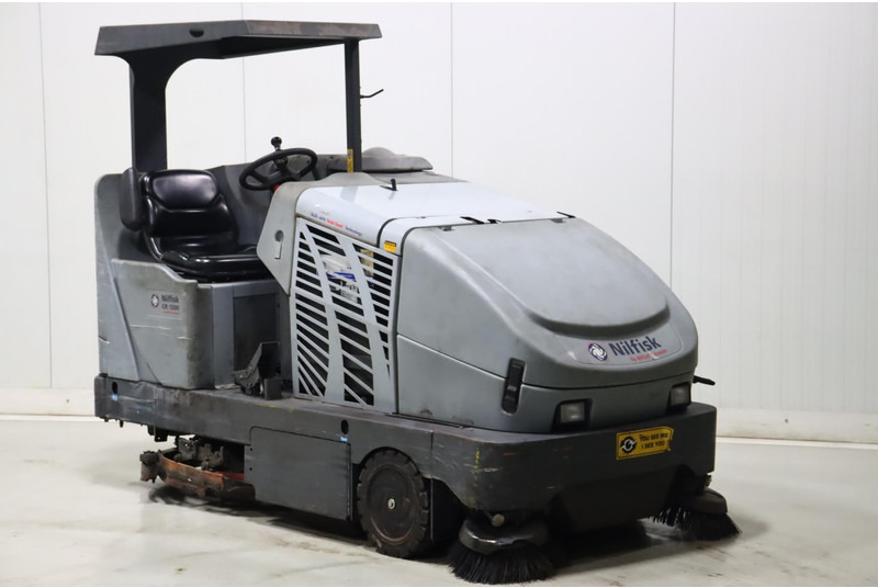 Nilfisk CR1200 - Road sweeper: picture 1 Nilfisk CR1200 - Road sweeper: picture 1